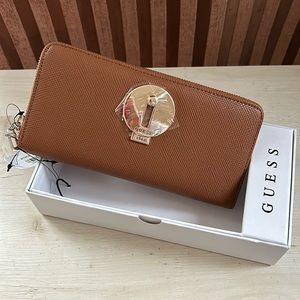 Guess Clutch Wallet - light brown